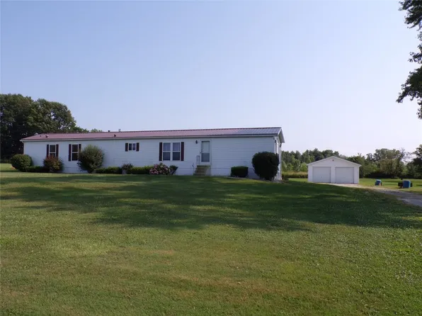 9919 Peach St, Girard, PA 16417