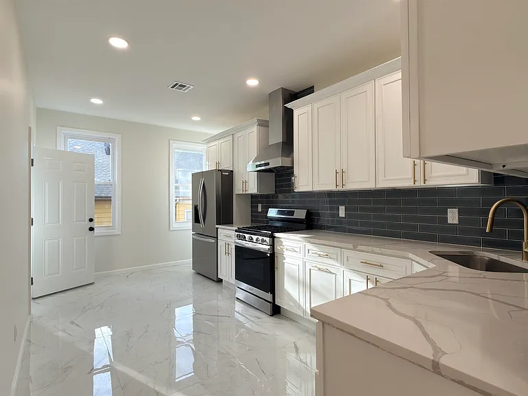 291 Avenue B #2 — Photo 2
