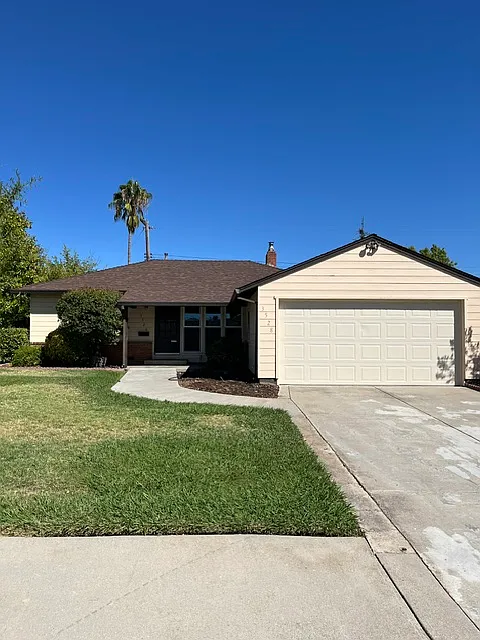 2 bed, 1040 sqft, $2,200 — Photo 1