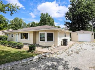 7704 Sunny Ln, Fort Wayne, IN 46835