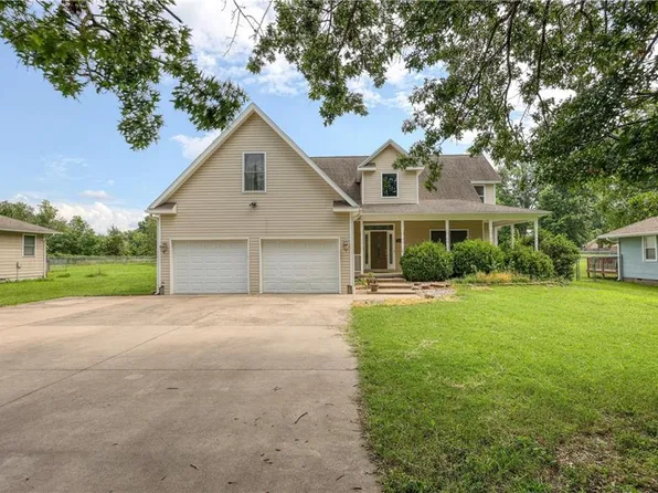 1306 E 16th St, Pittsburg, KS 66762