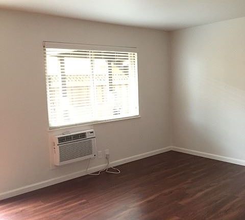 5th image of 2415 T St APT 03