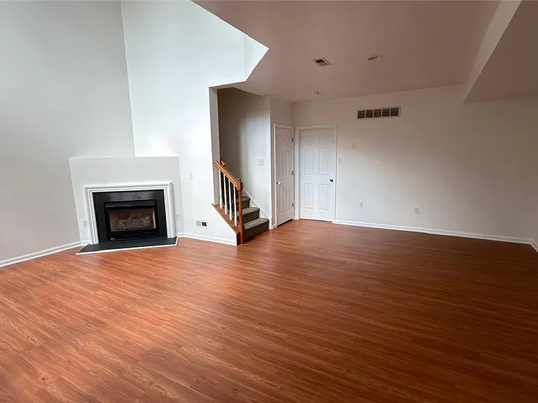 1071 King Way — Photo 21