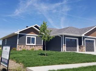 2035 Kemp Pl E, Watertown, SD 57201