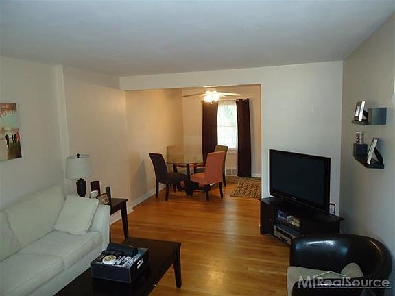 3rd image of 22905 Lakeshore Dr