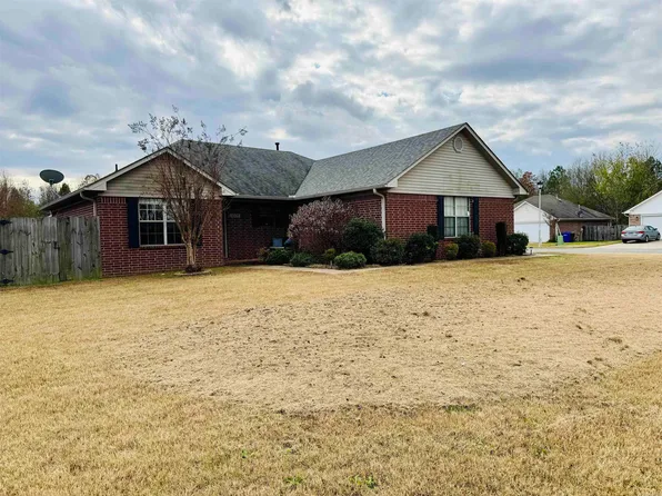 1605 Duke St, Conway, AR 72032