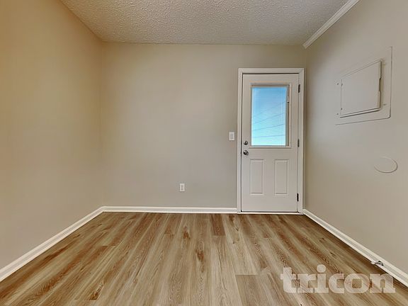 4th image of 504 Lord Howe Rd