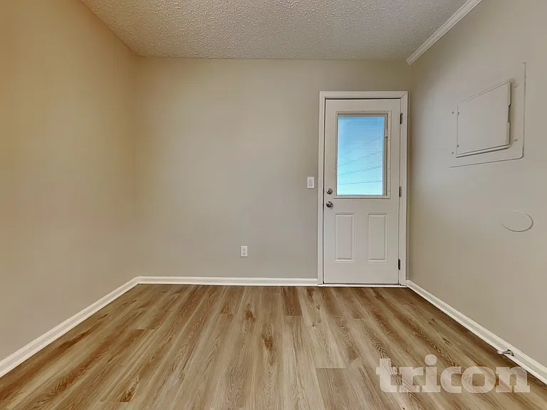 504 Lord Howe Rd — Photo 4