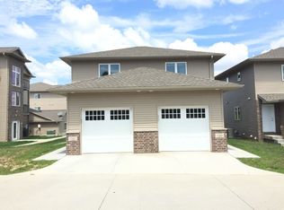 110 W Hills Ln, Waterloo, IA 50701