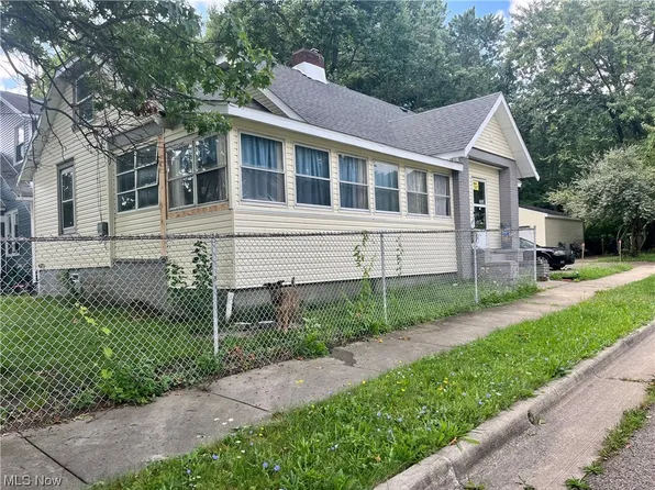 520 Indian Trl, Akron, OH 44314
