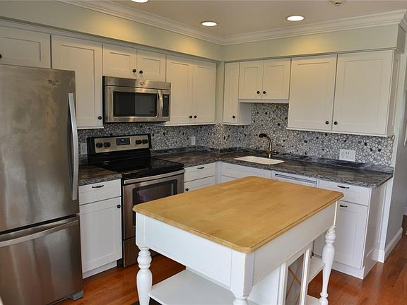 4th image of 10 Pier Market Pl #10