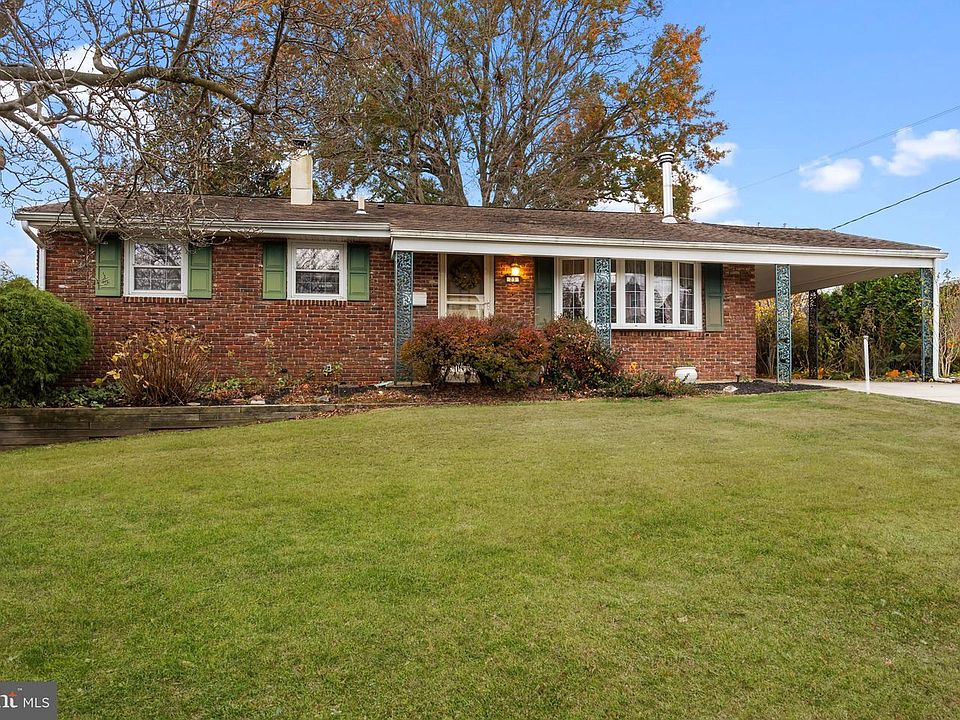 1st image of 23 Dark Leaf Dr