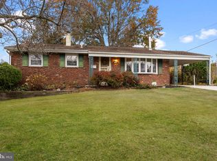 23 Dark Leaf Dr, Hamilton, NJ 08610