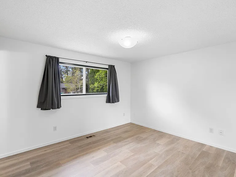 1378 NE Centurion Dr — Photo 24