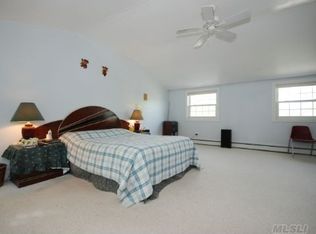 19 Campus Dr, Farmingville, NY 11738