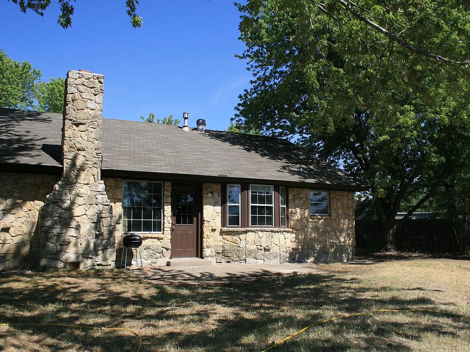 2nd image of 2353 Houston Ave