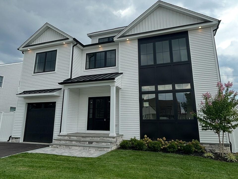 1st image of 724 Pleasant Avenue