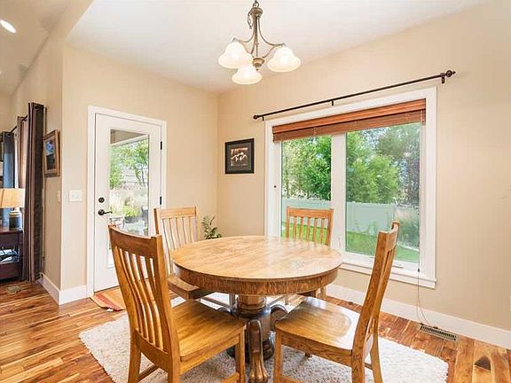 5th image of 1265 Vineyard Way