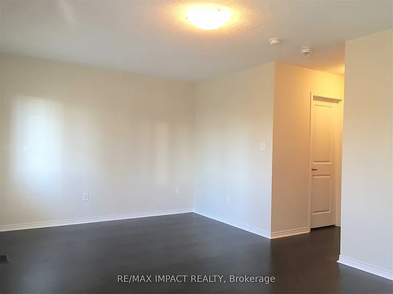 20 Rimrock Cres — Photo 8