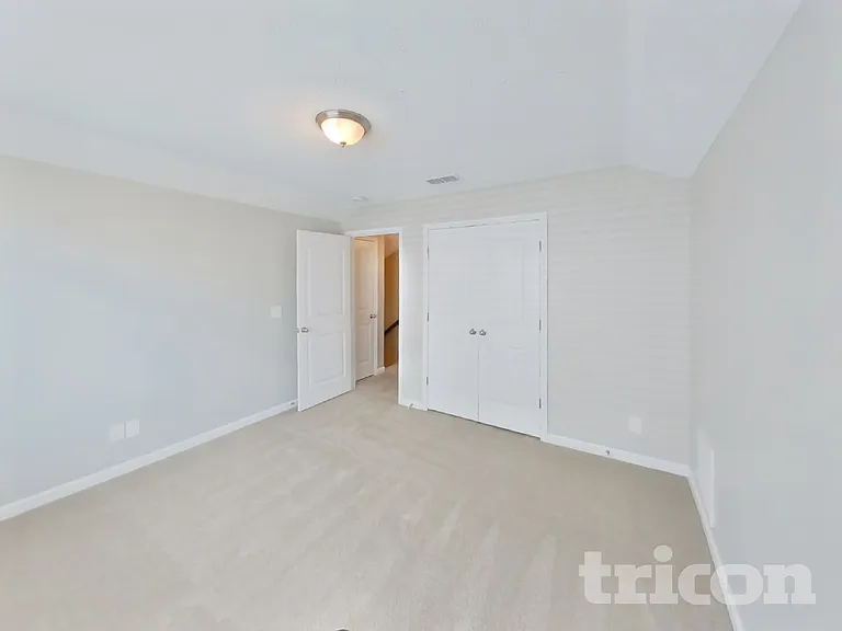 549 Medallion Cir — Photo 12