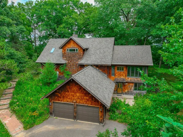 619 Grandview Heights Ct, Menomonie, WI 54751
