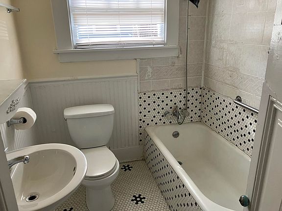4th image of 1118 Morgan St