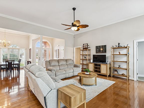 4th image of 2409 Amber Glen Ct