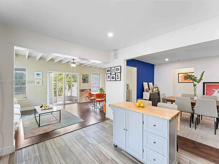 2311 SW 2nd St — Photo 17