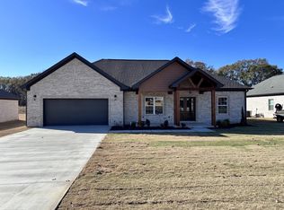1204 Glendora Ave, Tuscumbia, AL 35674