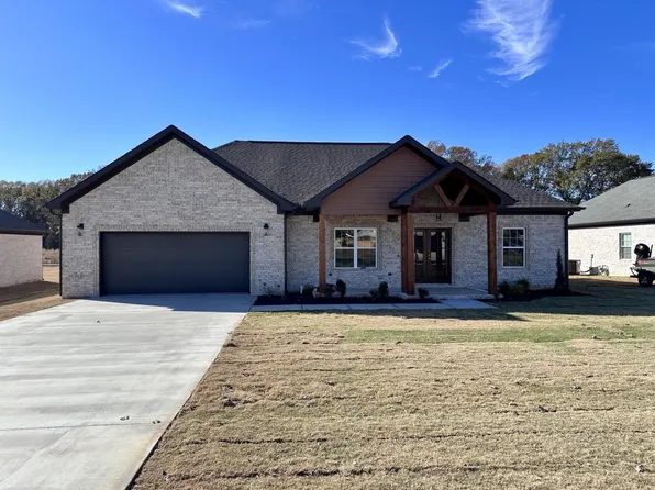 1204 Glendora Ave, Tuscumbia, AL 35674