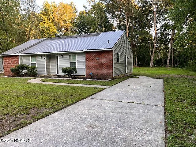 1531 Rosemond Dr — Photo 2