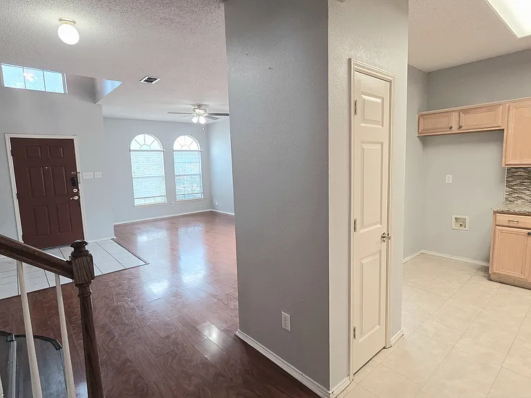 12783 Honey Locust Cir — Photo 4