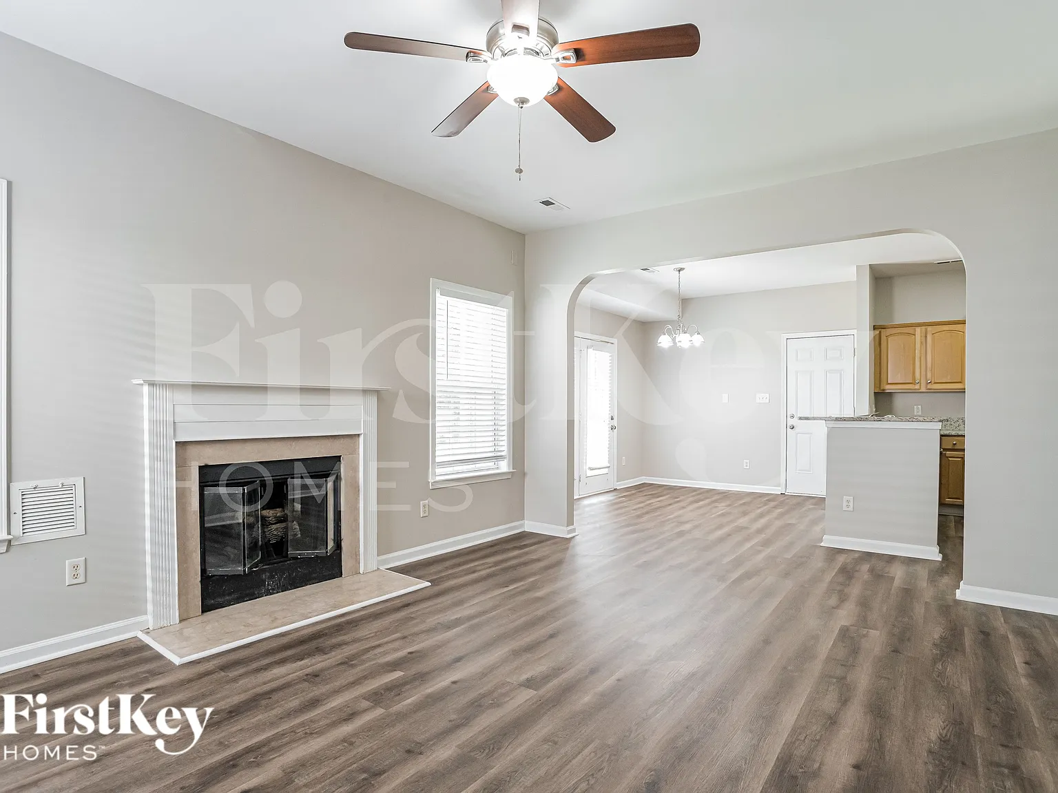 4 bed, 2.5 bath, 2199 sqft, $2,600 — Photo 3