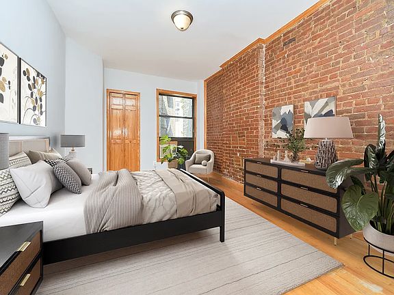 3rd image of 333 W 43rd St #2AA