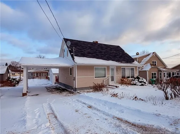 319 Goderich St, Dalhousie, NB E8C 1T8