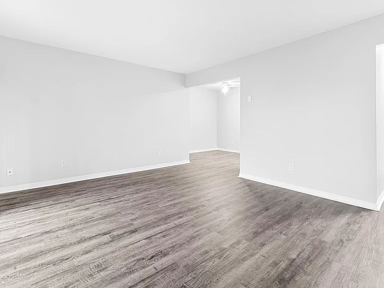 Walnut Woods Apartments — Photo 8