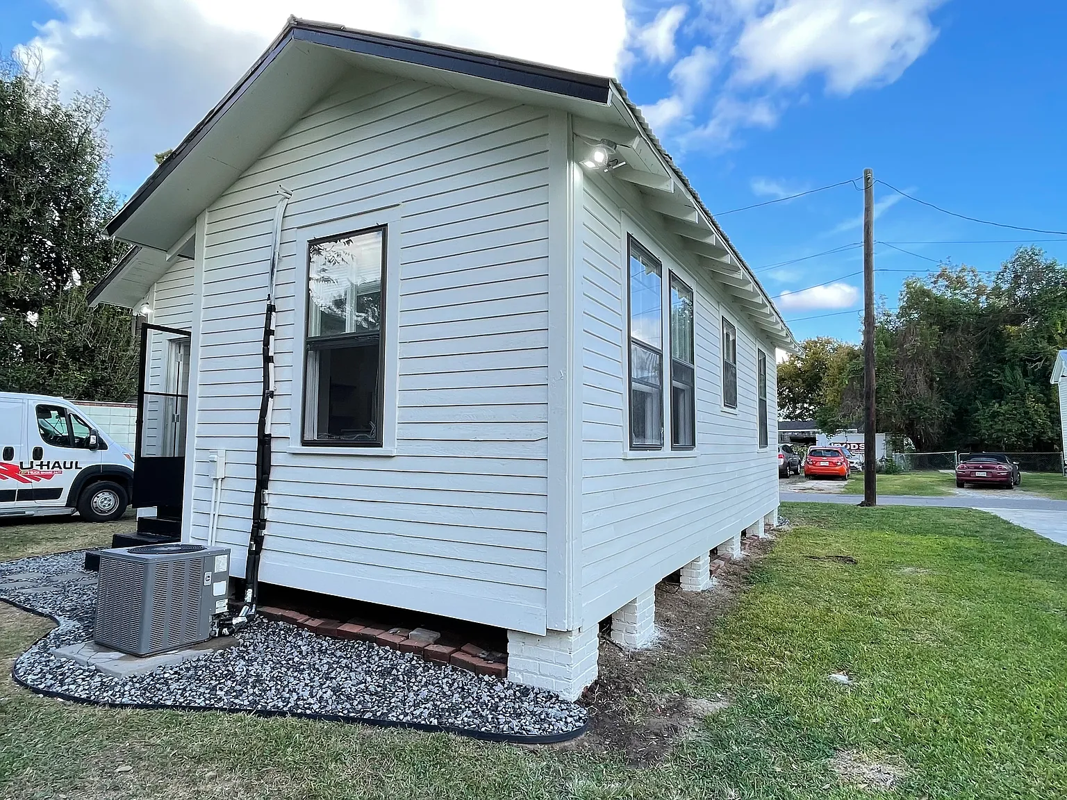 808 Gordon St — Photo 2
