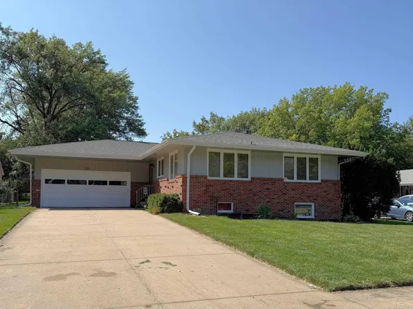 531 Driftwood Dr, Lincoln, NE 68510