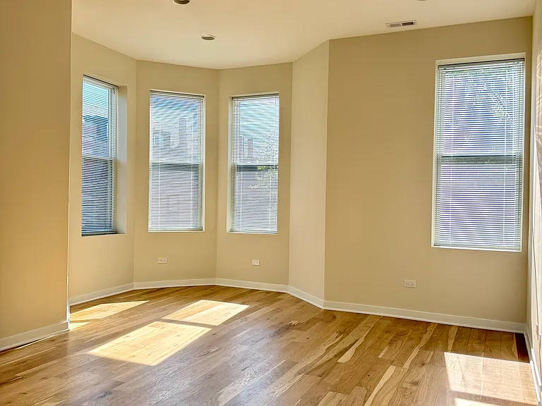 972 W 33rd Pl #2R — Photo 2