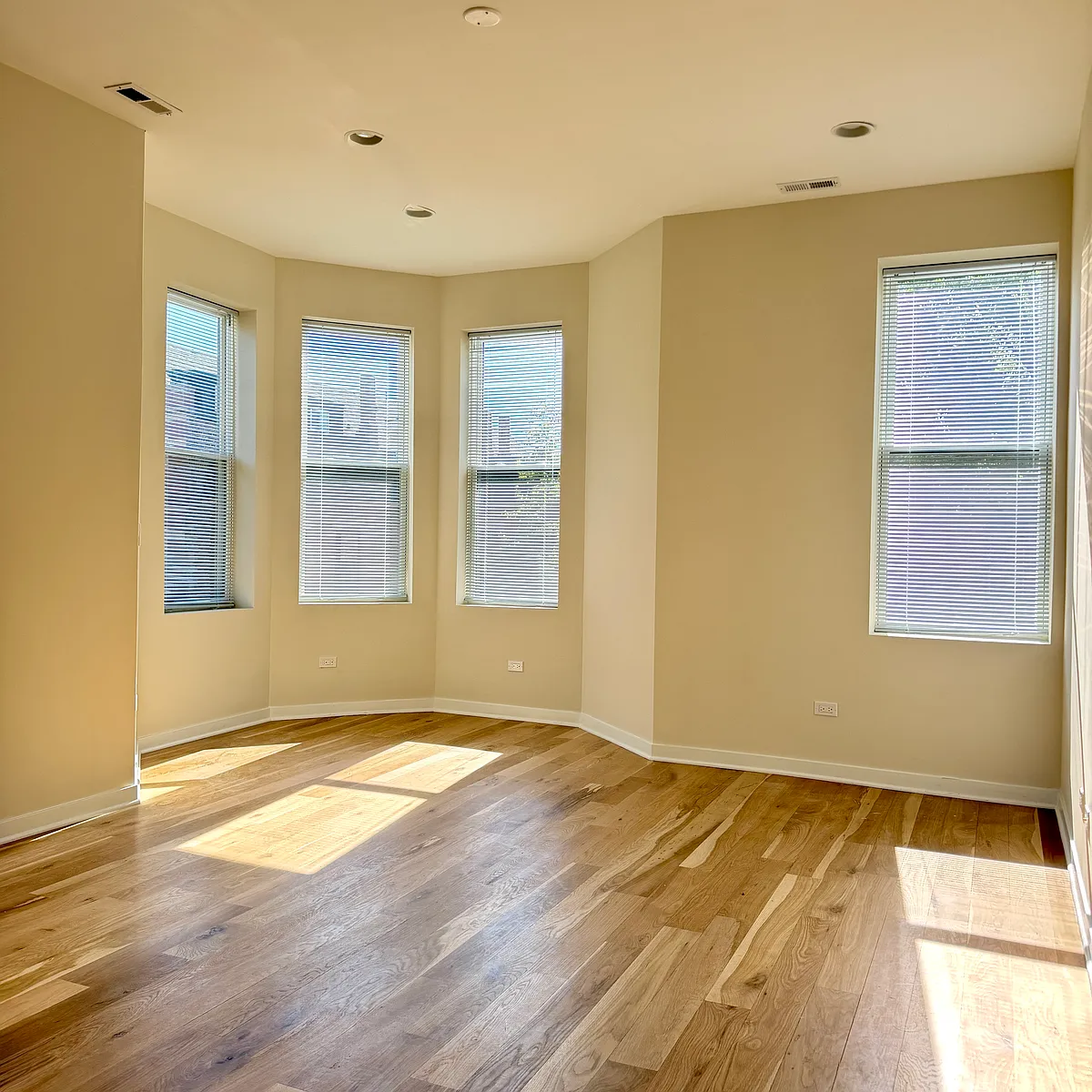 Building Photo - 972 W 33rd Pl #2R