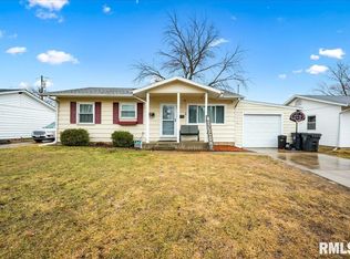 1414 Lincoln St, Pekin, IL 61554