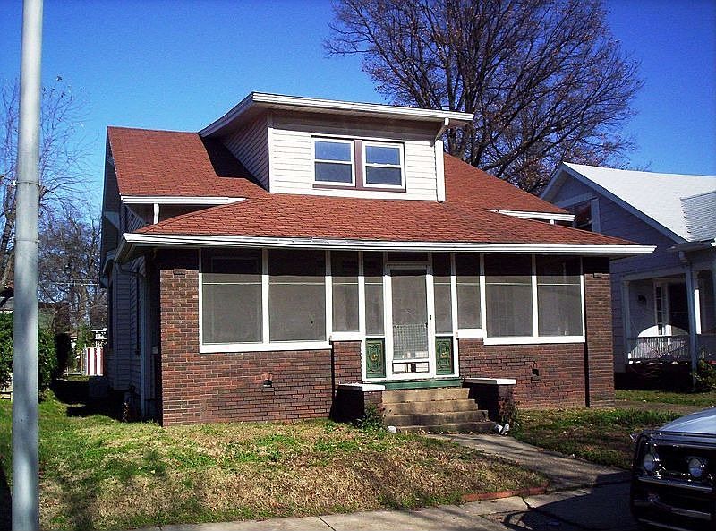 1st image of 1008 E Blackford Ave