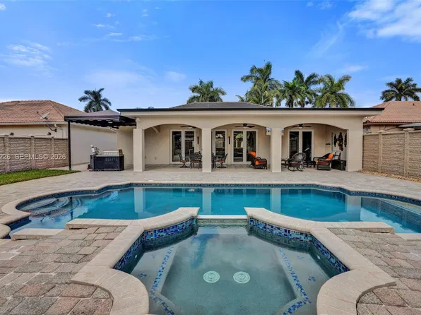 8796 NW 140th Ln, Miami Lakes, FL 33018
