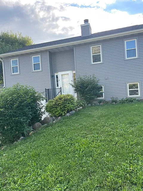 3 bed, 1450 sqft, $2,000 — Photo 2
