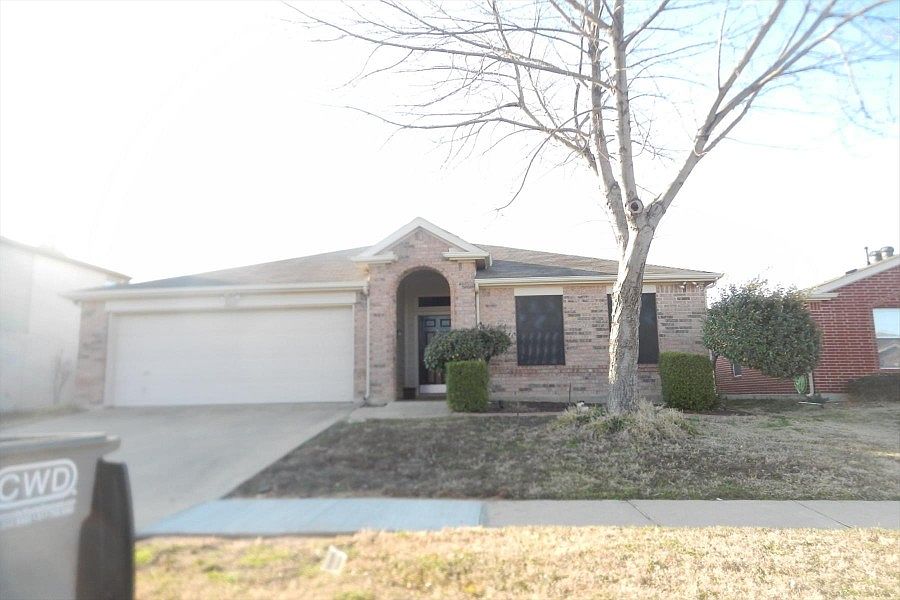 1st image of 2211 Huntington Dr
