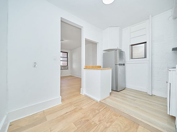 5th image of 223 E 58th St APT 4A