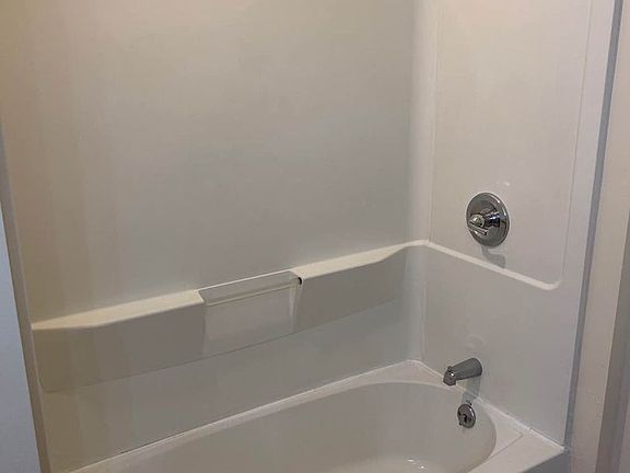 4th image of 645 Cullum St #645