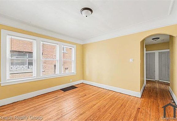 3rd image of 2984 Clements St