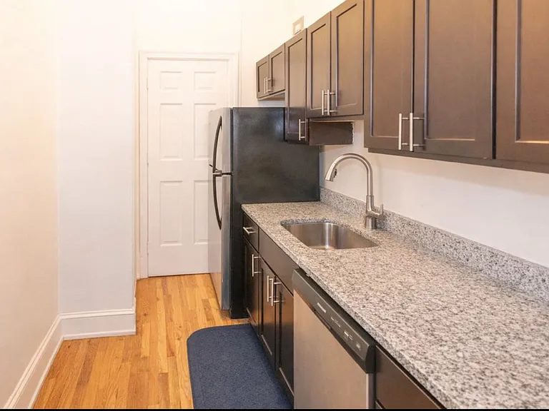 109 W Monument St #B — Photo 3