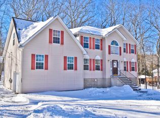 153 Totteridge Rd, Bushkill, PA 18324